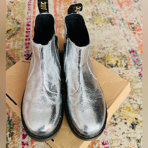 Silver metallic Dr. Martens Chelsea boots - Picture 2 of 3